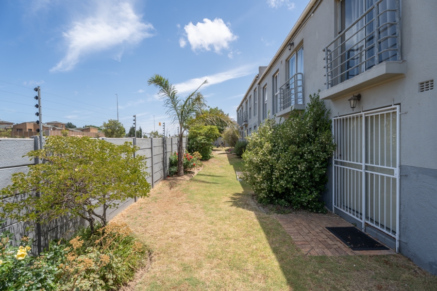 2 Bedroom Property for Sale in Uitzicht Western Cape